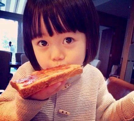 娱乐吃瓜酱宠爱女儿